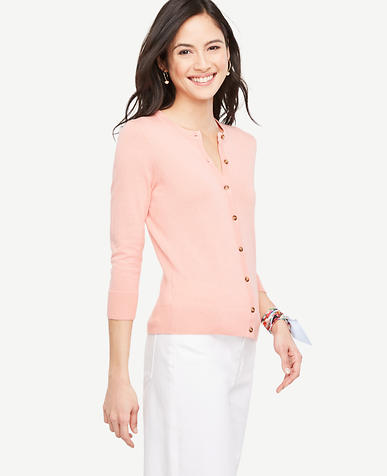 Does Ann Taylor have an online store locator?